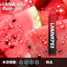 替代文字 (Alt Text):LANA 8000口拋棄式電子煙西瓜口味包裝與主機外觀,具備 10ml 大容量與網狀線圈,台灣現貨供應。
